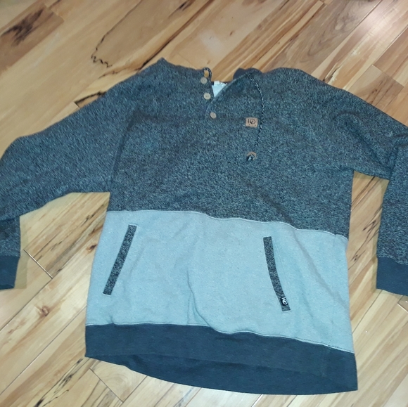 Clothes - Picture 5 of 16